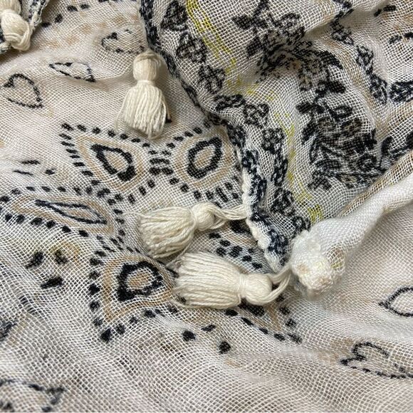 Ladies Long Tassel End Gauzy Boho Print Scarf‎ Appr 30” x 77” - Picture 7 of 8